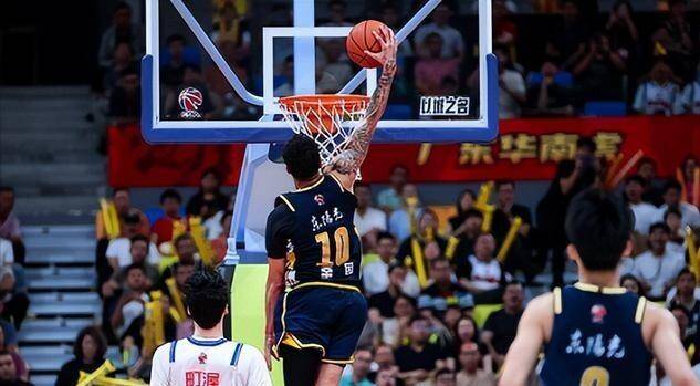 太狠了！新疆广汇赛后官宣签约广东宏远围绕亚冠队长鼓劲，风云突变纽约尼克斯今晨远射贴柱的简单介绍